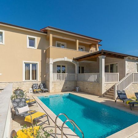 Villa Mit Eingezaeuntem Garten Und Panoramablick Tinjan 외부 사진