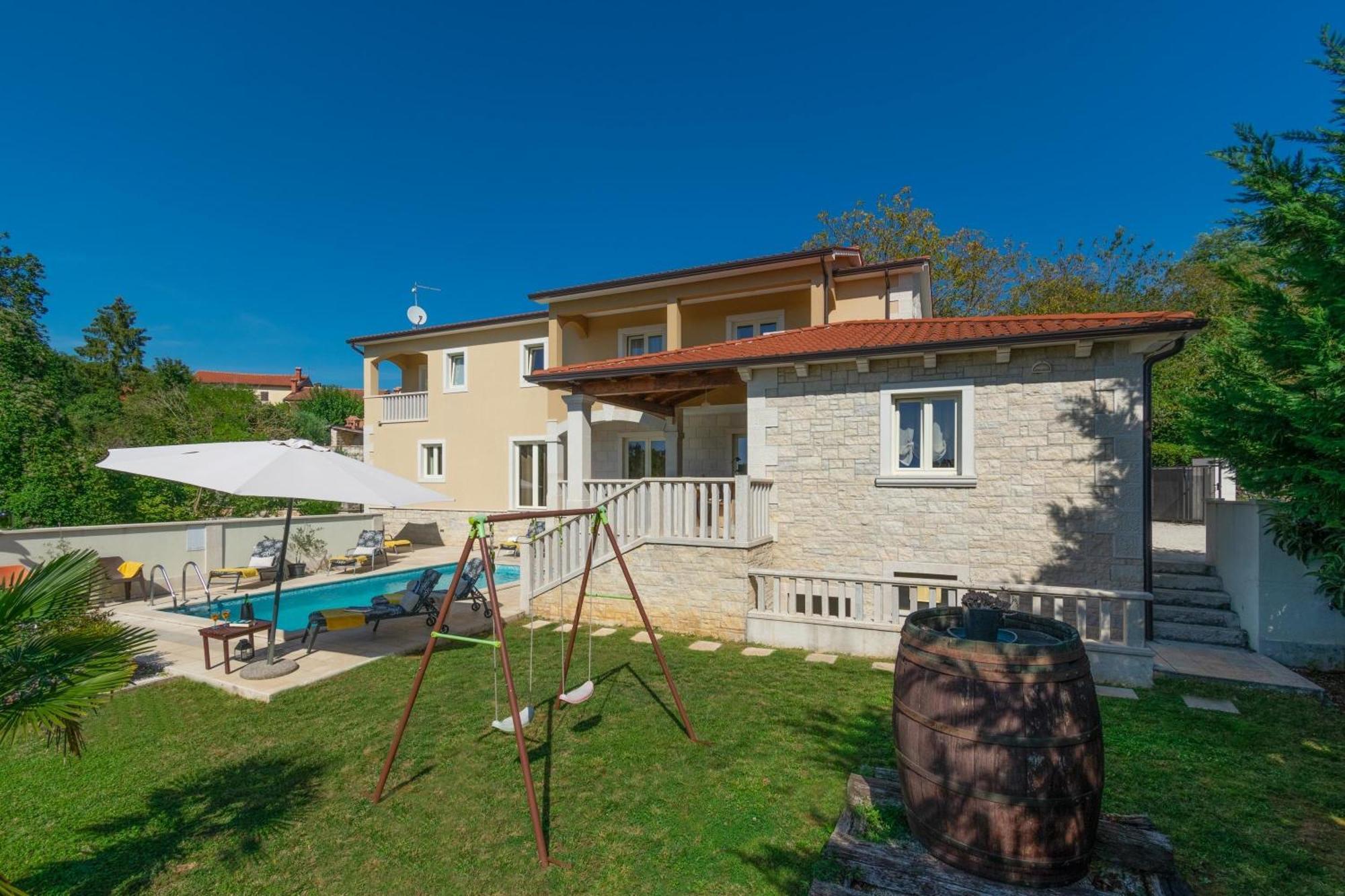 Villa Mit Eingezaeuntem Garten Und Panoramablick Tinjan 외부 사진