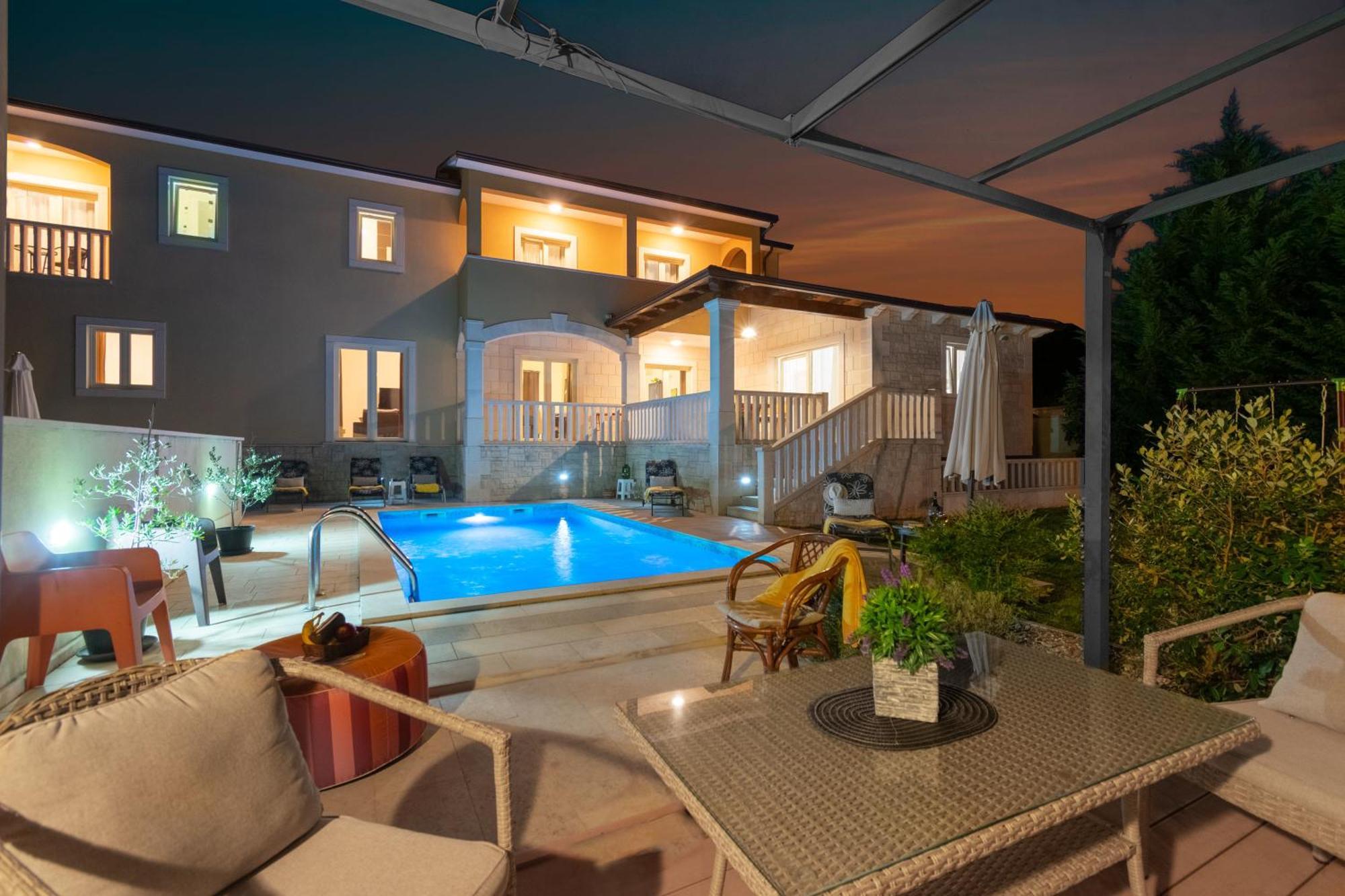 Villa Mit Eingezaeuntem Garten Und Panoramablick Tinjan 외부 사진