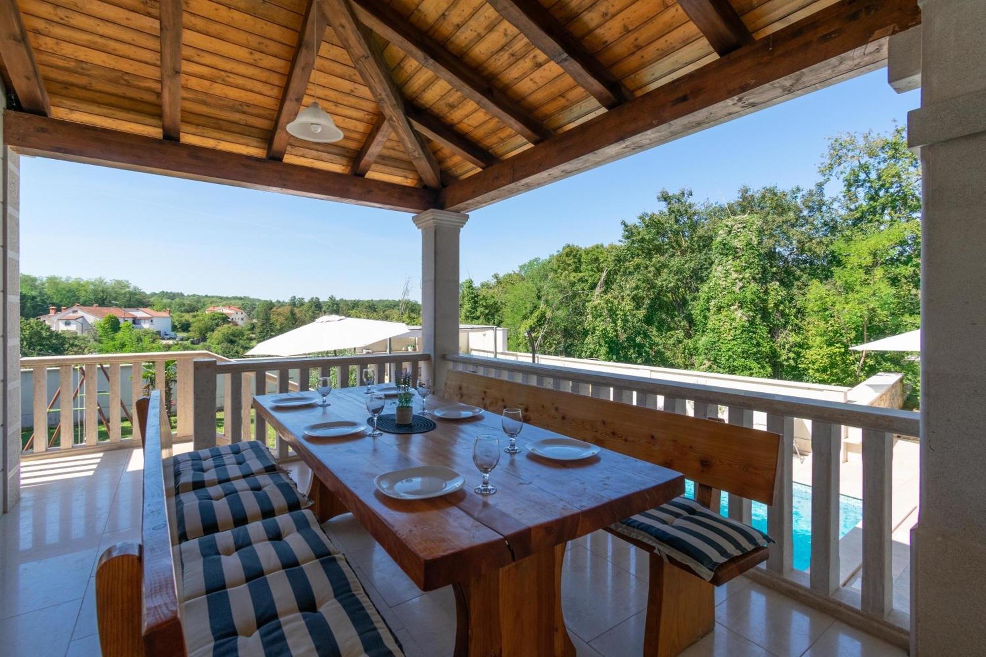 Villa Mit Eingezaeuntem Garten Und Panoramablick Tinjan 외부 사진