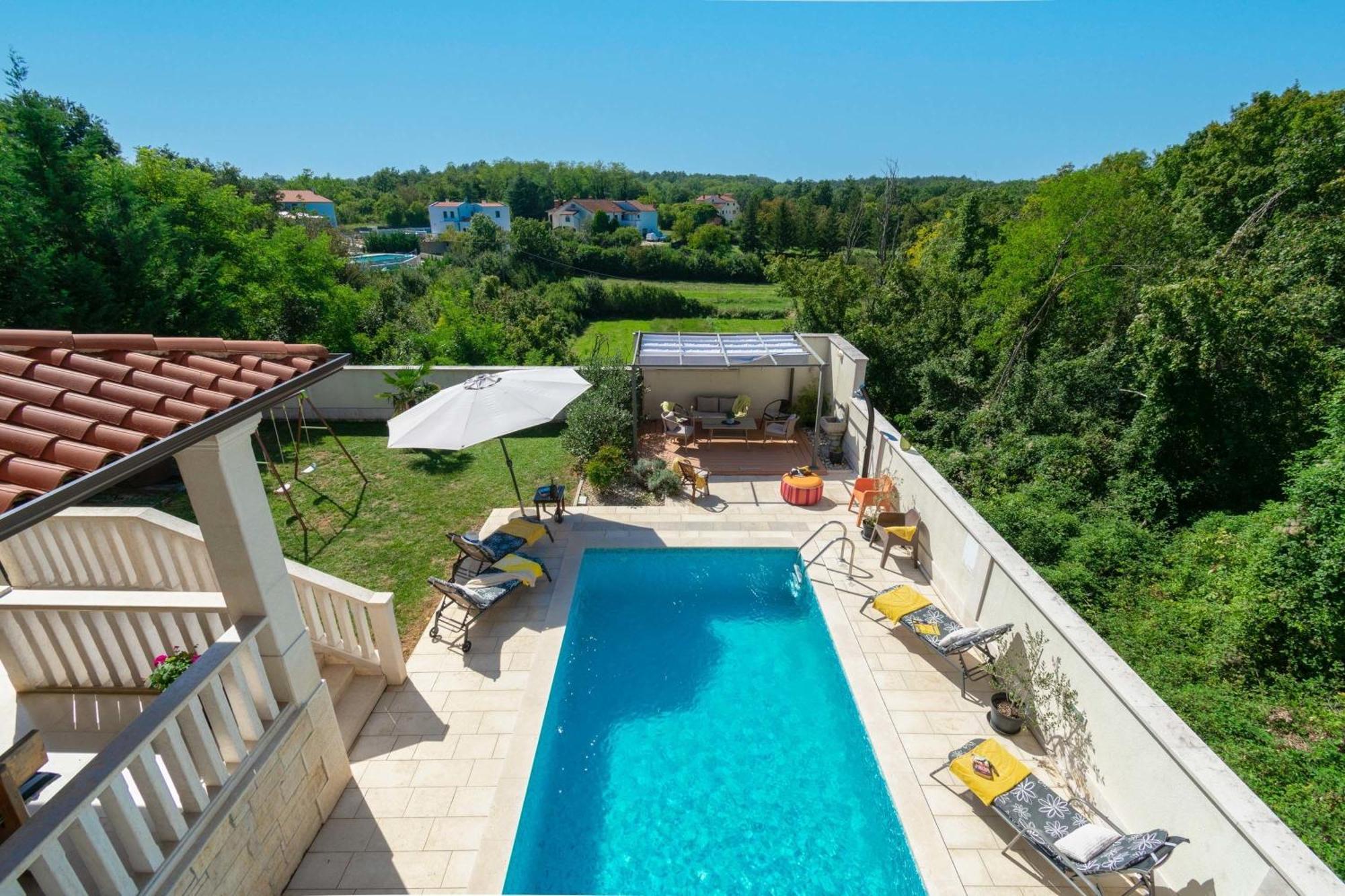 Villa Mit Eingezaeuntem Garten Und Panoramablick Tinjan 외부 사진