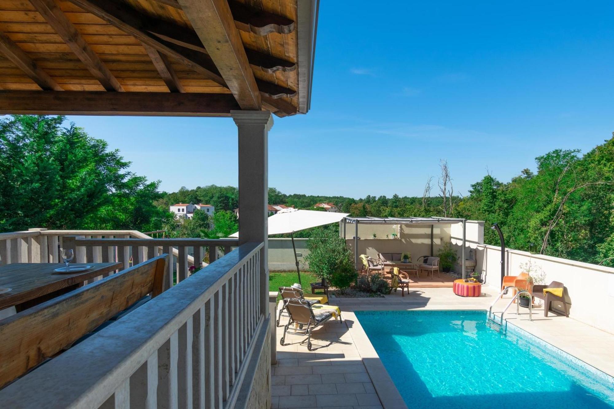 Villa Mit Eingezaeuntem Garten Und Panoramablick Tinjan 외부 사진